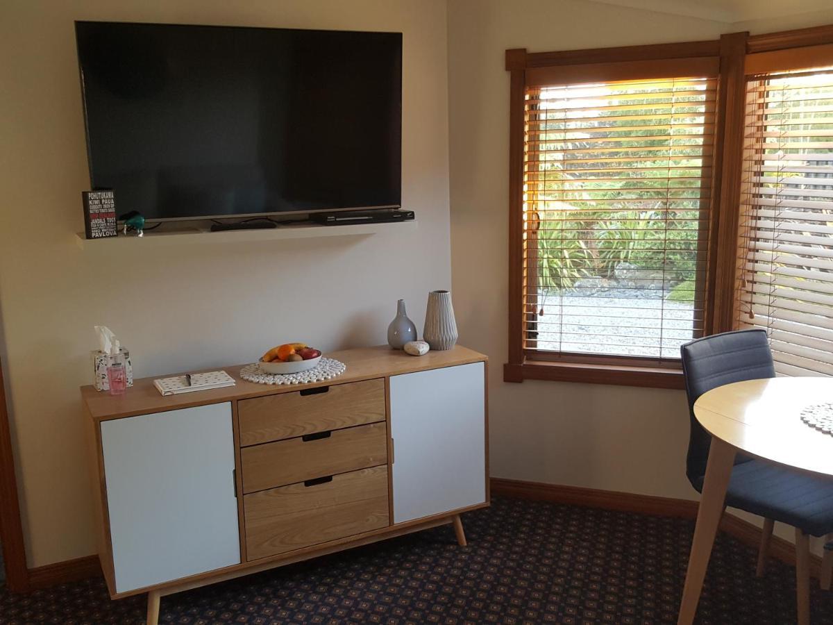Above The River Karapiro Bed & Breakfast Exterior photo