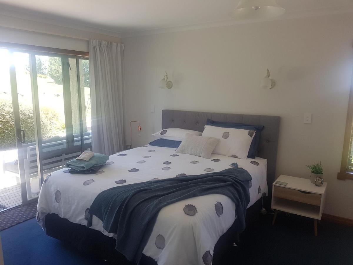 Above The River Karapiro Bed & Breakfast Exterior photo