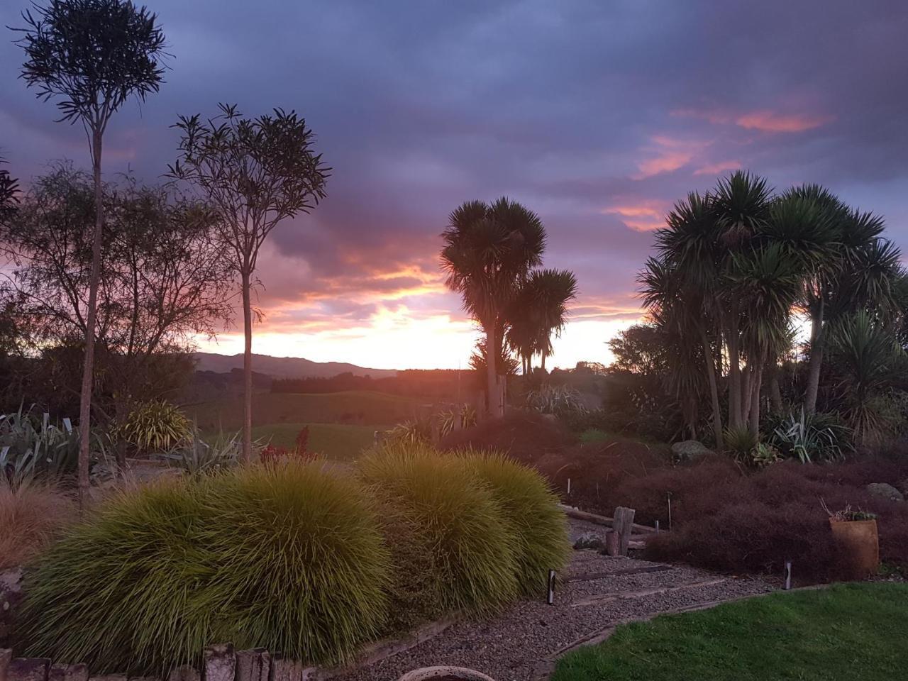 Above The River Karapiro Bed & Breakfast Exterior photo