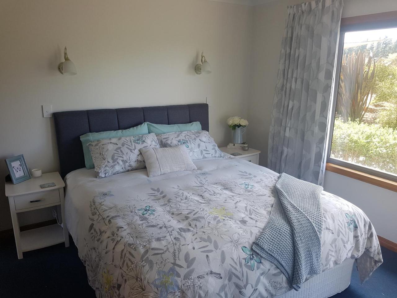 Above The River Karapiro Bed & Breakfast Exterior photo