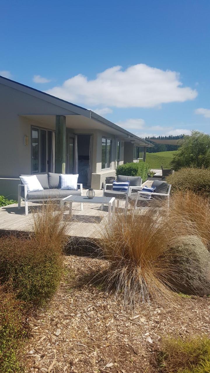Above The River Karapiro Bed & Breakfast Exterior photo