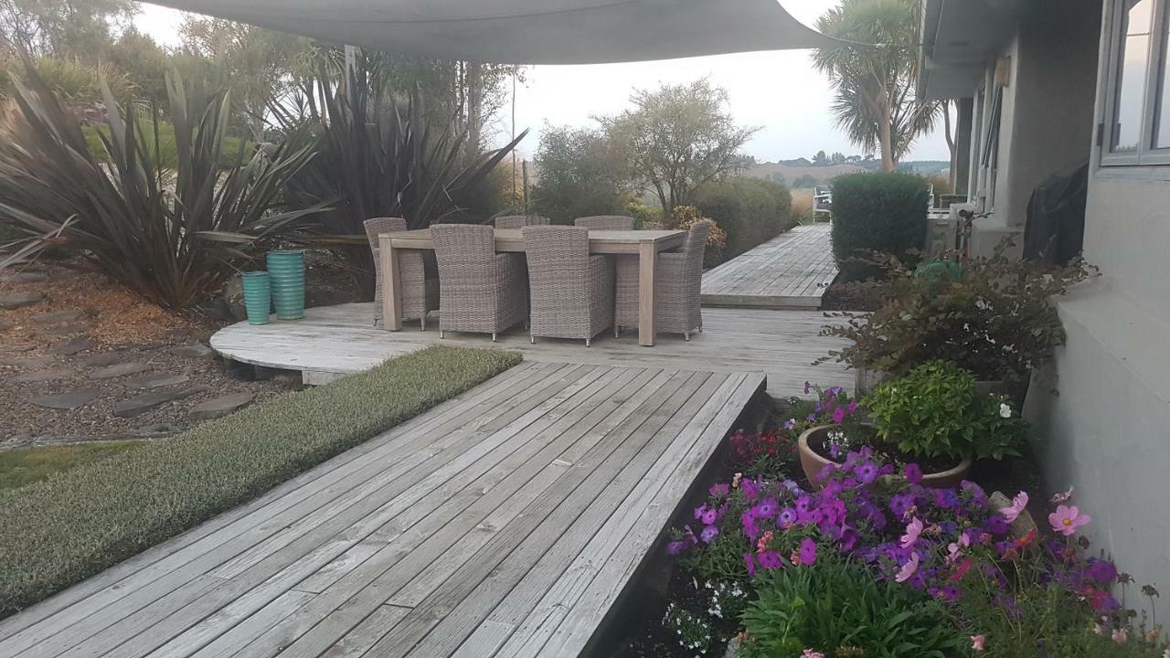 Above The River Karapiro Bed & Breakfast Exterior photo